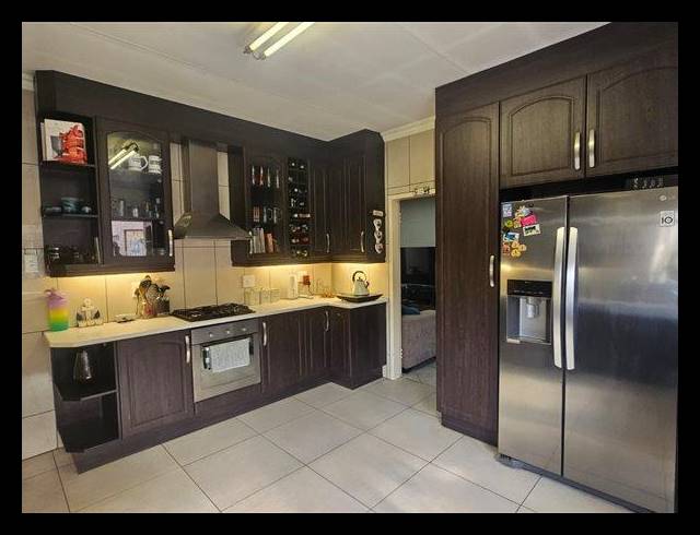 3 BEDROOM HOUSE FOR SALE IN RAVENSKLIP